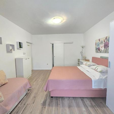Apartments Near The Sea Barbat Barbat na Rabu Εξωτερικό φωτογραφία