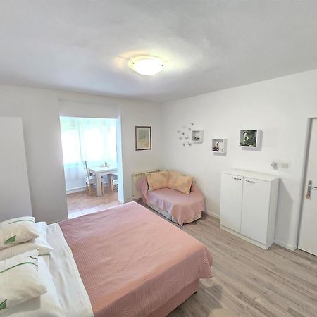 Apartments Near The Sea Barbat Barbat na Rabu Εξωτερικό φωτογραφία