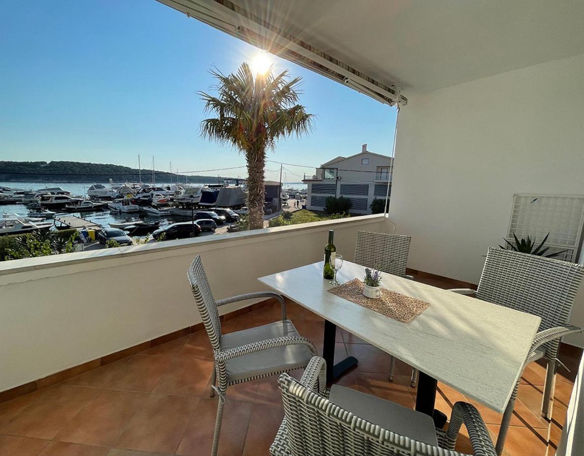 Apartments Near The Sea Barbat Barbat na Rabu Δωμάτιο φωτογραφία