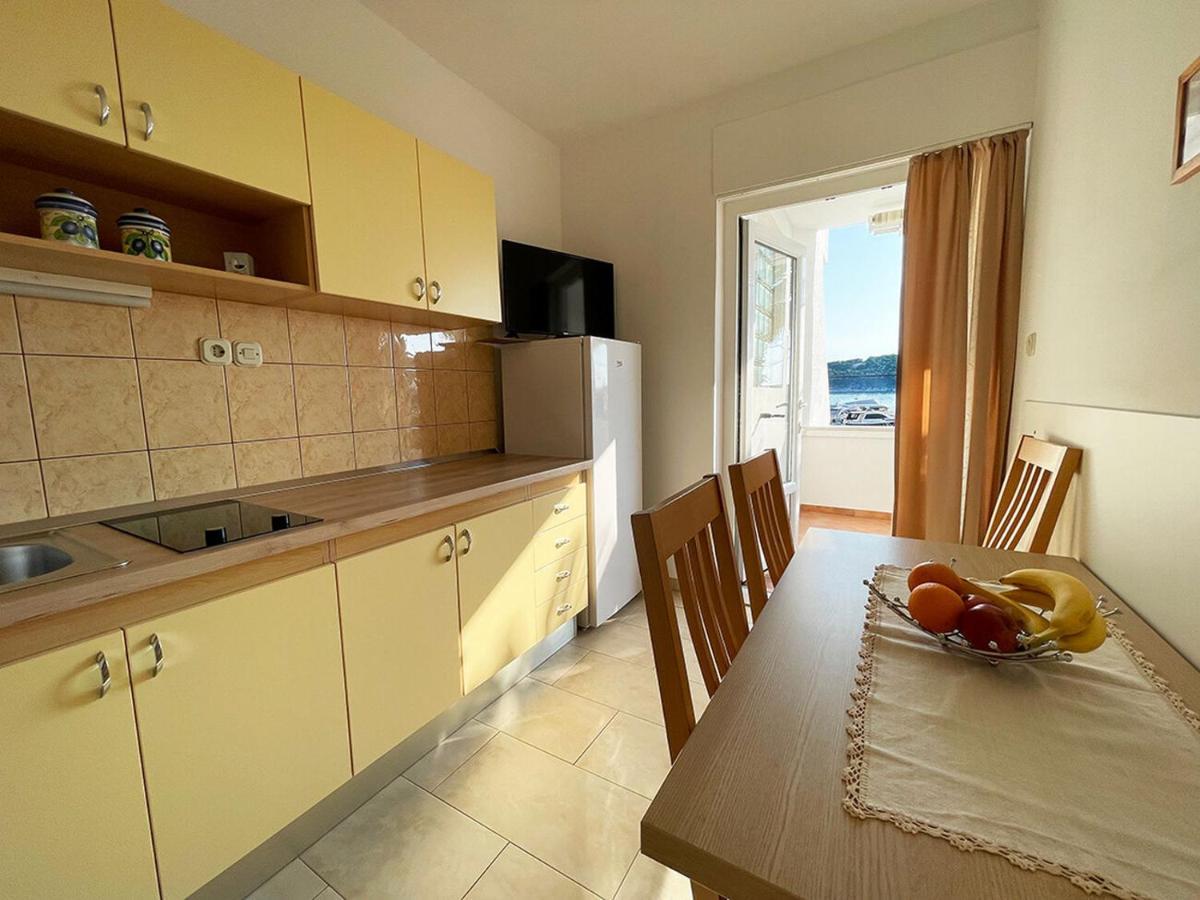 Apartments Near The Sea Barbat Barbat na Rabu Εξωτερικό φωτογραφία