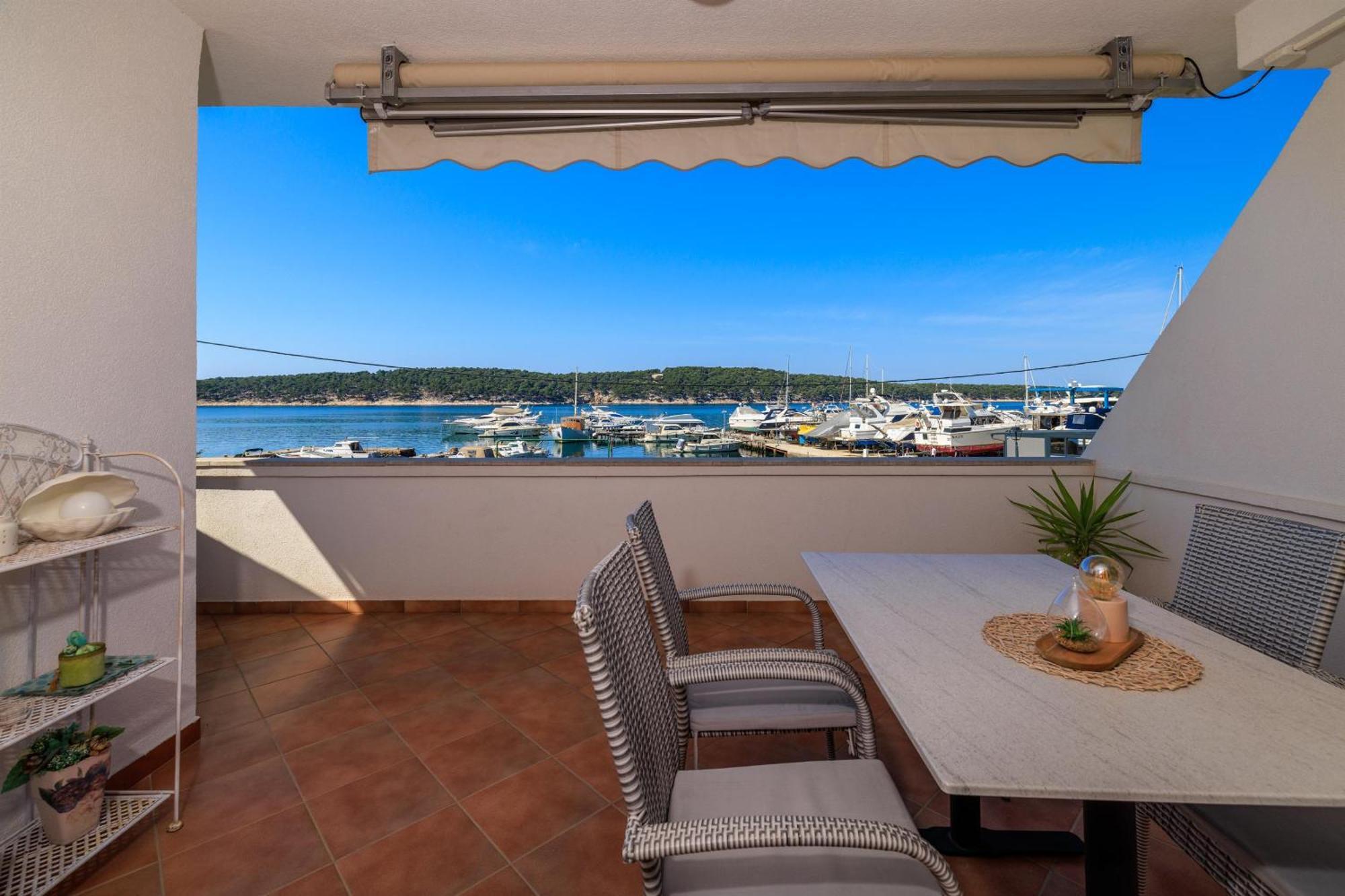 Apartments Near The Sea Barbat Barbat na Rabu Εξωτερικό φωτογραφία