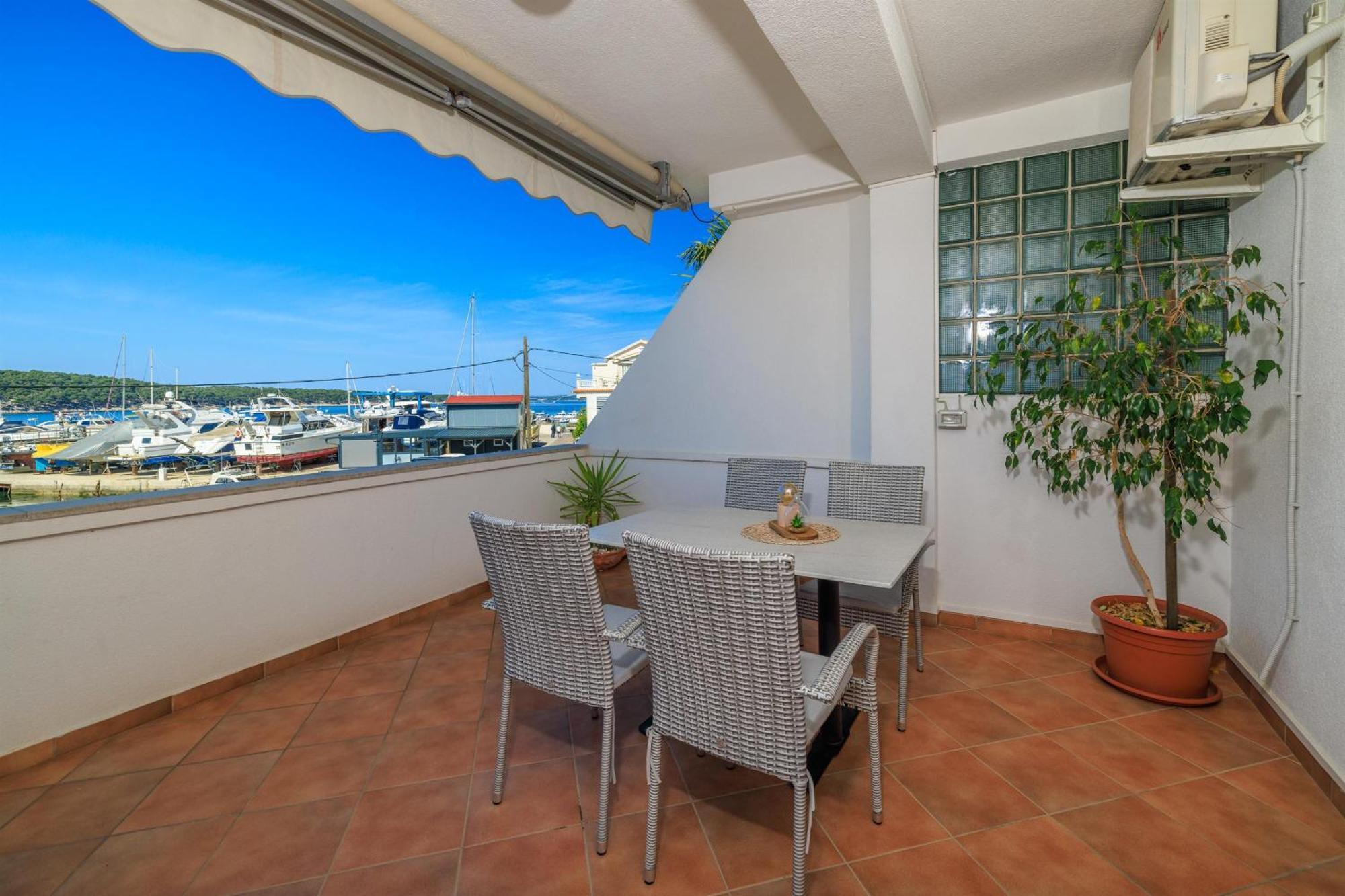 Apartments Near The Sea Barbat Barbat na Rabu Εξωτερικό φωτογραφία