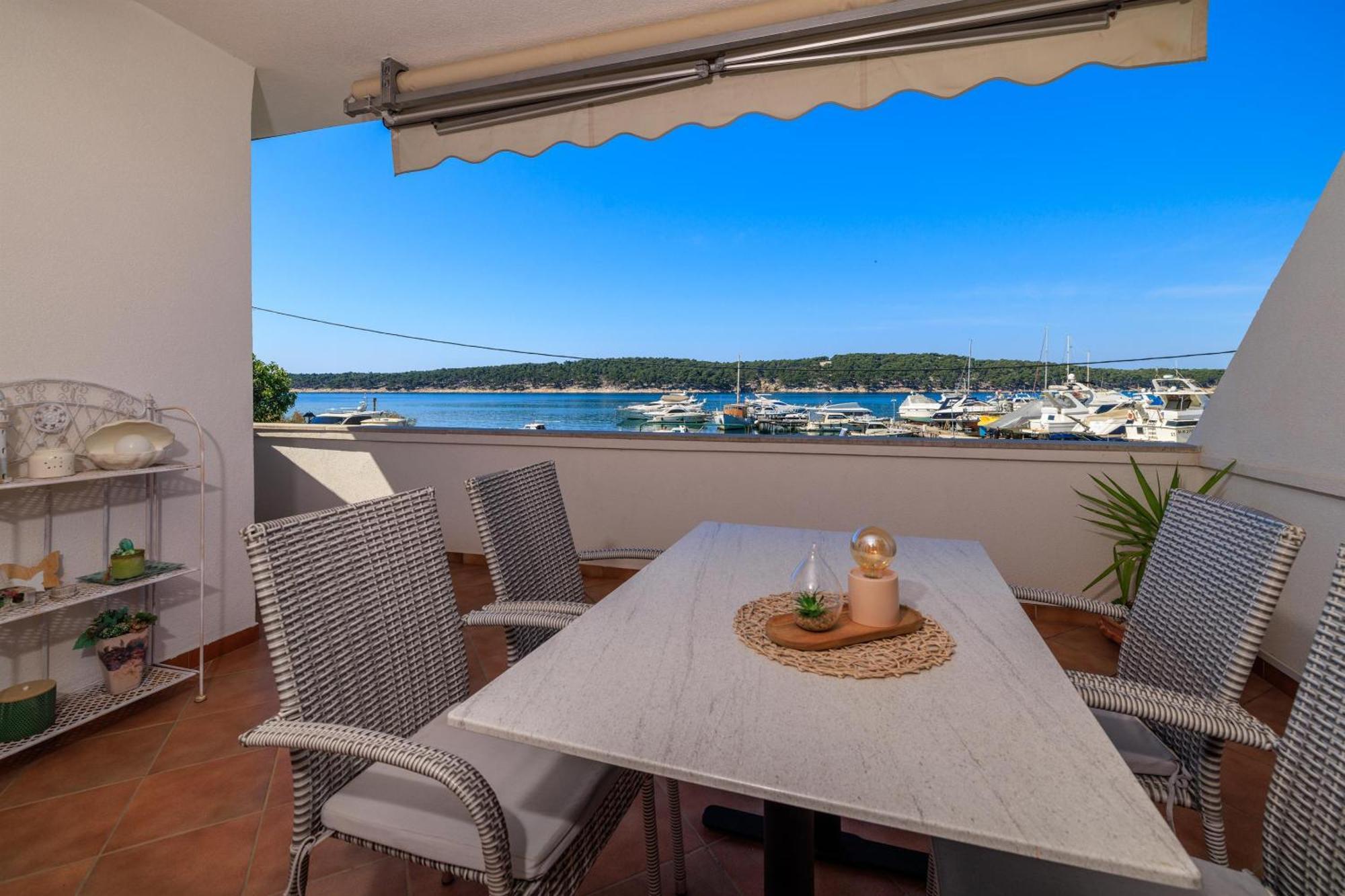 Apartments Near The Sea Barbat Barbat na Rabu Εξωτερικό φωτογραφία